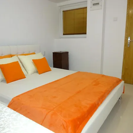 Jasmin White Daire Üsküp