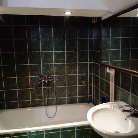 Jasmin White Daire *