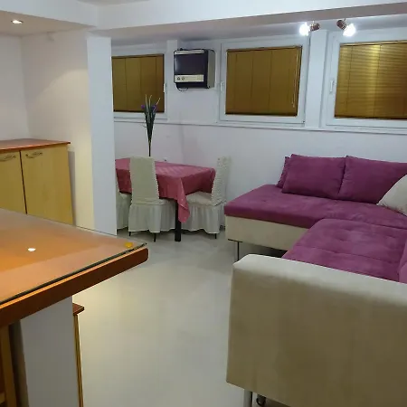 Jasmin White * Üsküp