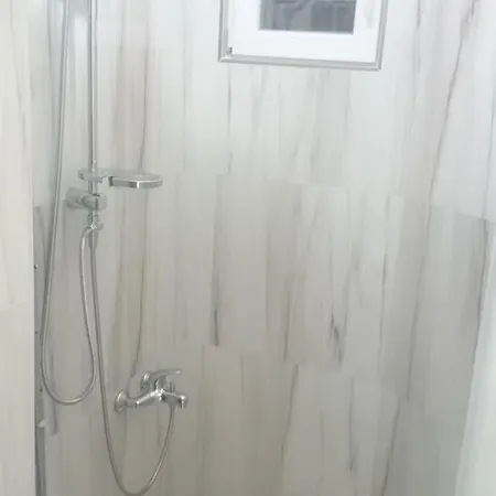 Jasmin White Daire *