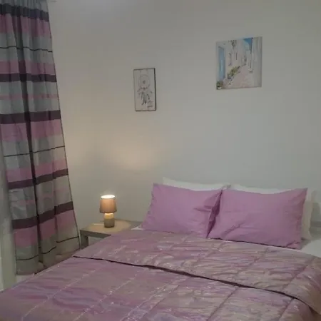 Jasmin White Daire *