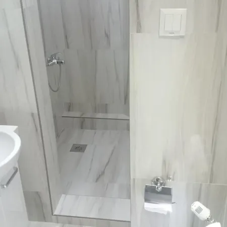 Jasmin White Daire *