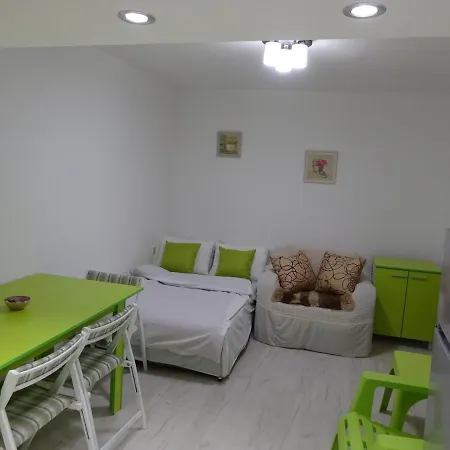 Jasmin White * Üsküp