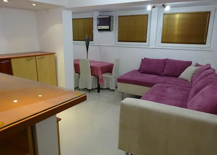 Jasmin White * Скоп'є