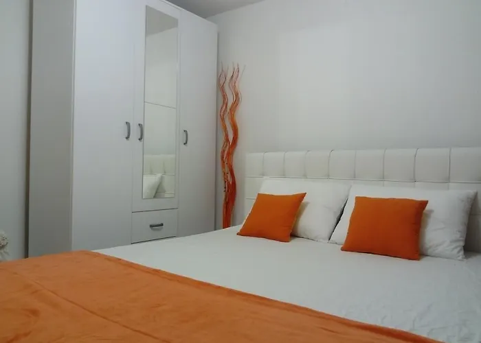 Jasmin White Апартаменти *