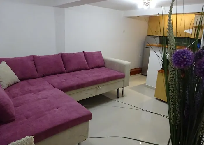 Jasmin White Скоп'є