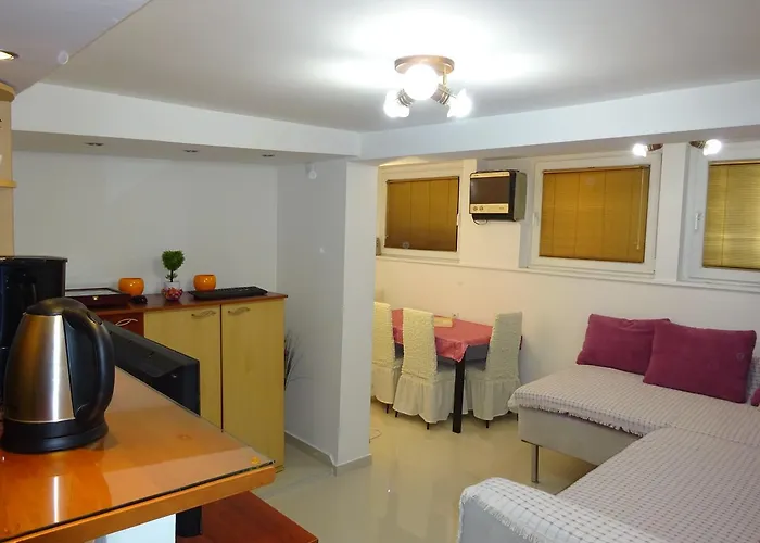 Jasmin White Скоп'є